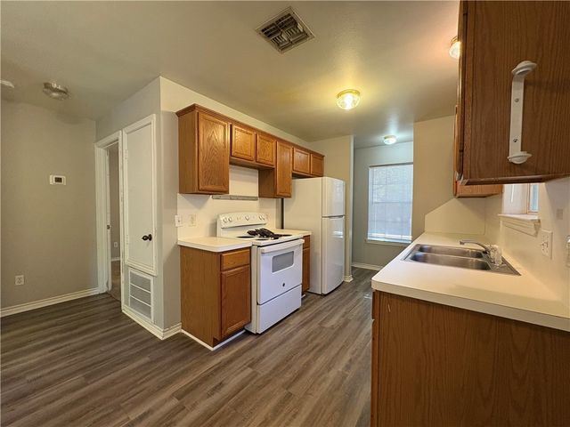 2116 Hidden Hollow Circle A, Bryan, TX 77807