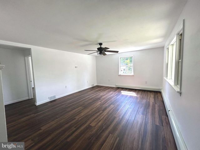 28 SEIDEL RD, Reading, PA 19606