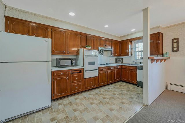 11 Doxsee Place, Islip, NY 11751