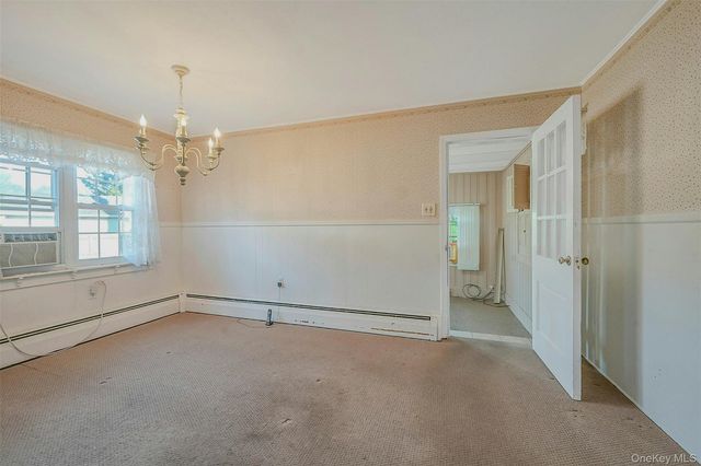 11 Doxsee Place, Islip, NY 11751