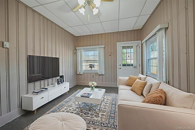 11 Doxsee Place, Islip, NY 11751