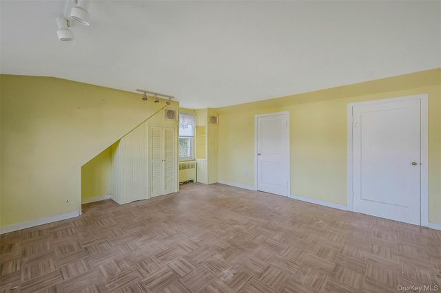 11 Doxsee Place, Islip, NY 11751