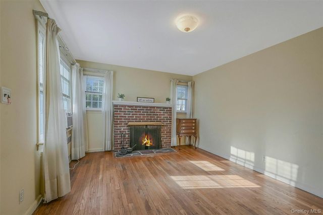 11 Doxsee Place, Islip, NY 11751