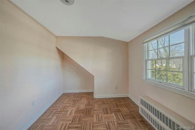 11 Doxsee Place, Islip, NY 11751