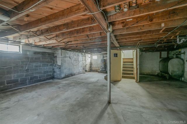 11 Doxsee Place, Islip, NY 11751