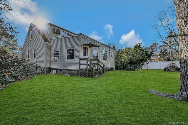 11 Doxsee Place, Islip, NY 11751