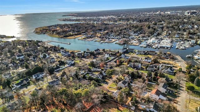 11 Doxsee Place, Islip, NY 11751