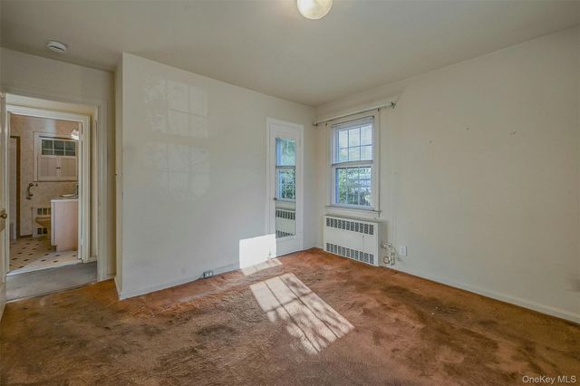 11 Doxsee Place, Islip, NY 11751