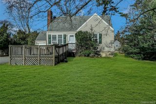 11 Doxsee Place, Islip, NY 11751