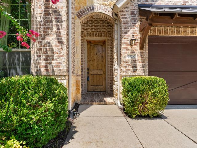 2703 Navarro Trail, Euless, TX 76039