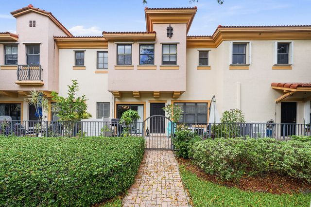 4742 Grand Cypress Circle N, Coconut Creek, FL 33073