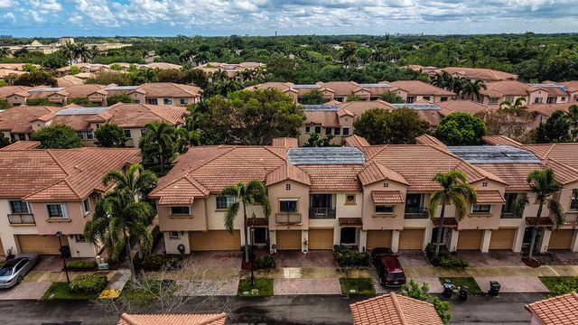 4742 Grand Cypress Circle N, Coconut Creek, FL 33073