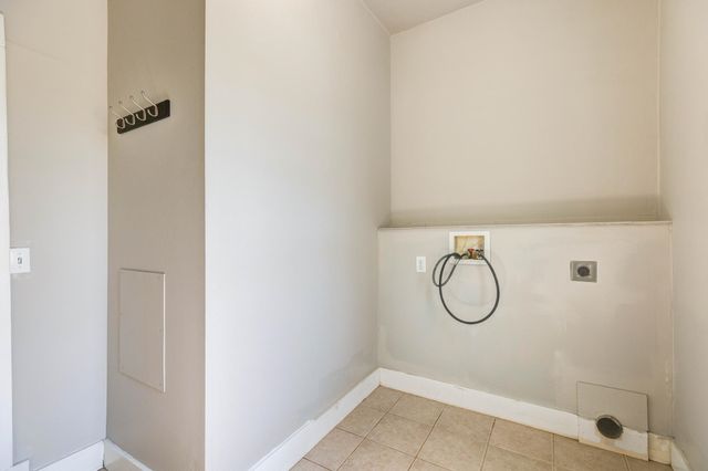 818 Gypsum Ave, Salina, KS 67401