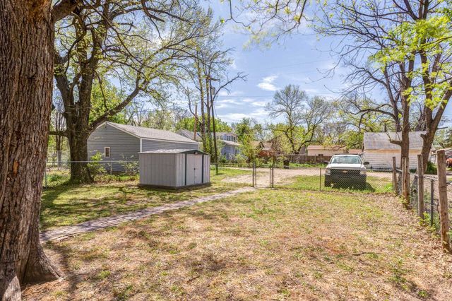 818 Gypsum Ave, Salina, KS 67401