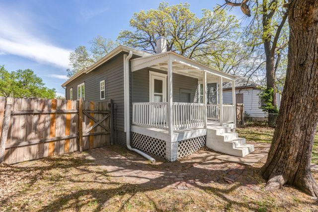 818 Gypsum Ave, Salina, KS 67401