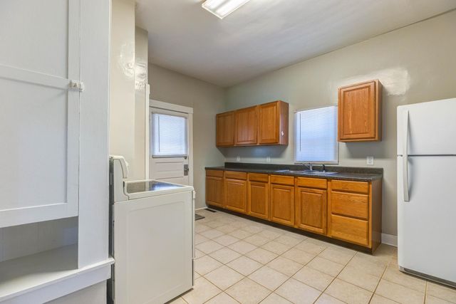 818 Gypsum Ave, Salina, KS 67401