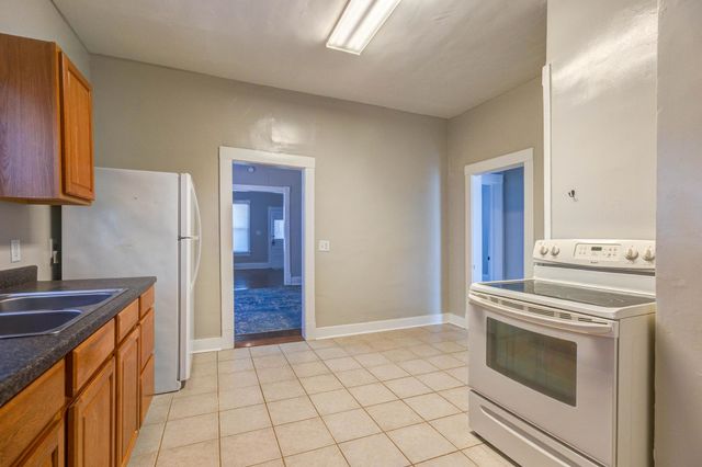 818 Gypsum Ave, Salina, KS 67401