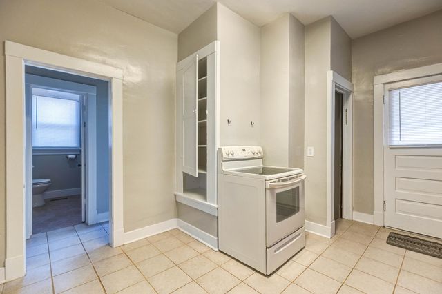 818 Gypsum Ave, Salina, KS 67401