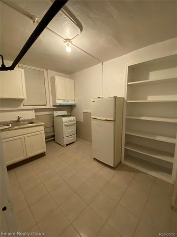 7542 Manor Street, Dearborn, MI 48126