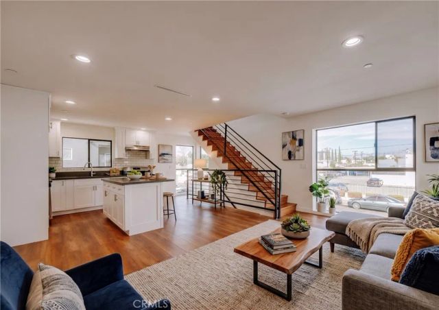 11510 Emelita Street, North Hollywood, CA 91601