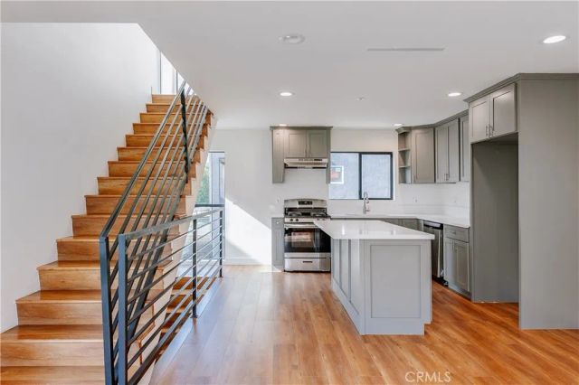 11510 Emelita Street, North Hollywood, CA 91601