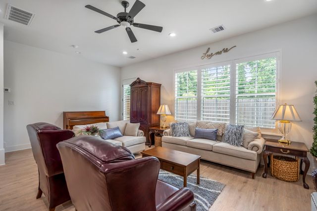 6405 Highland Pine Lane, Houston, TX 77091