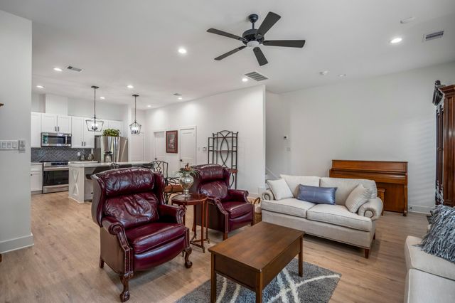 6405 Highland Pine Lane, Houston, TX 77091
