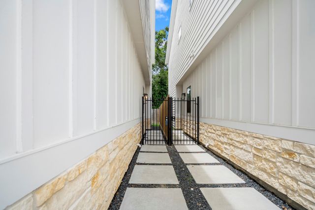 6405 Highland Pine Lane, Houston, TX 77091