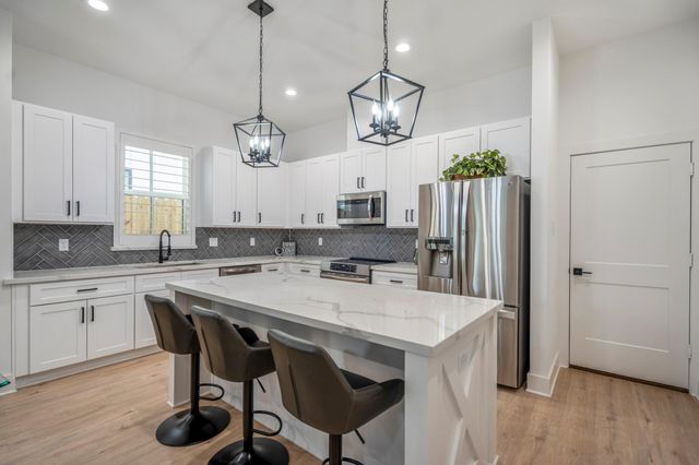 6405 Highland Pine Lane, Houston, TX 77091