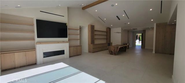 5061 Woodley, Encino, CA 91436