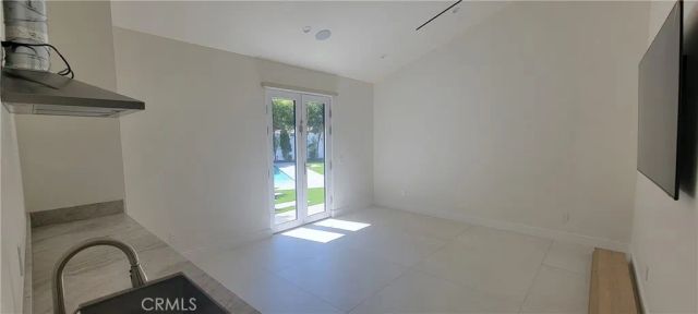 5061 Woodley, Encino, CA 91436