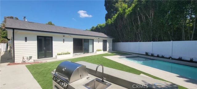 5061 Woodley, Encino, CA 91436