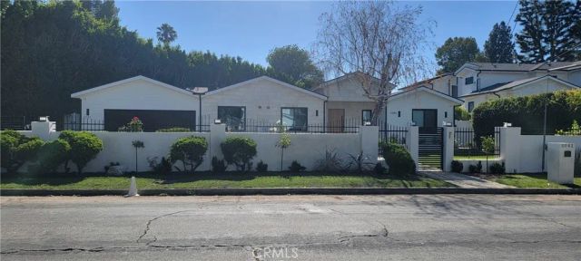 5061 Woodley, Encino, CA 91436