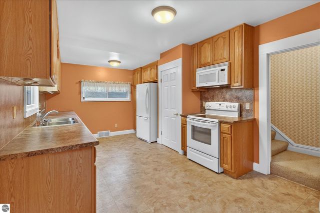 804 N River Avenue, Alma, MI 48801