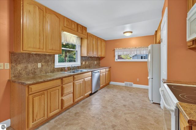 804 N River Avenue, Alma, MI 48801