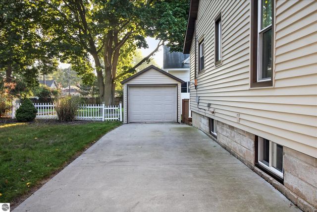 804 N River Avenue, Alma, MI 48801