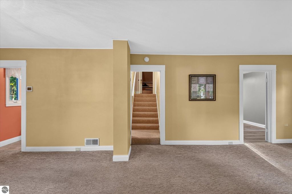 Image 10 of property listing at 804 N River Avenue, Alma, MI 48801