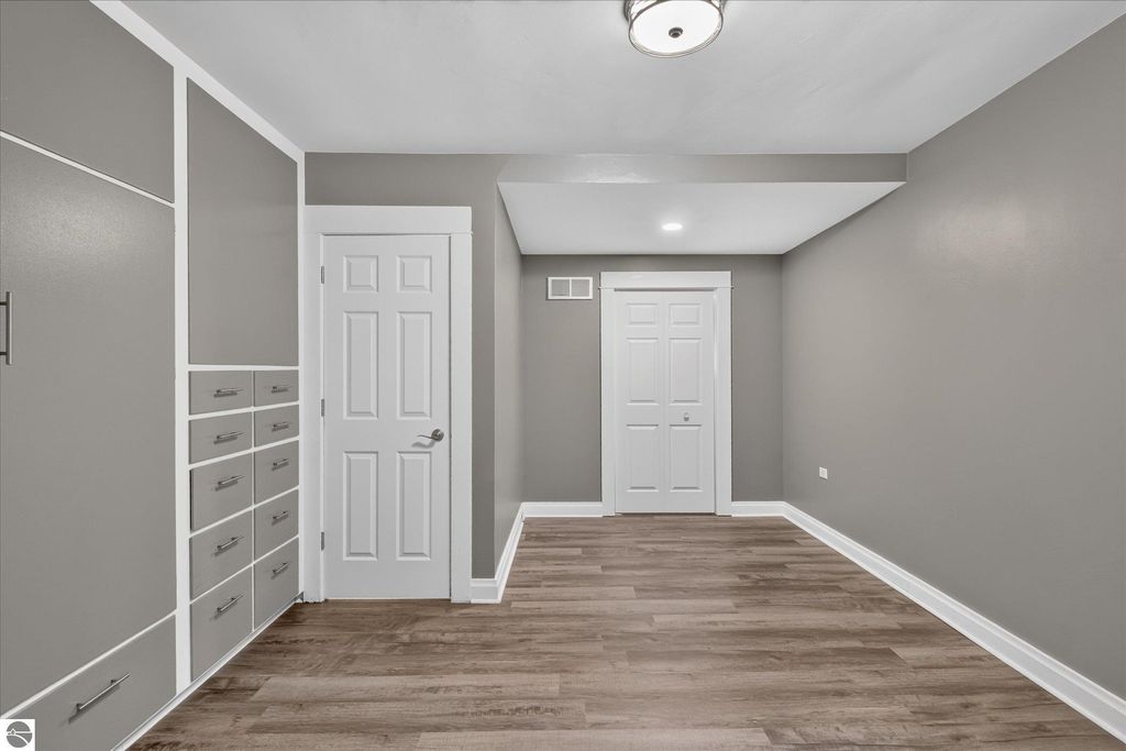 Image 18 of property listing at 804 N River Avenue, Alma, MI 48801