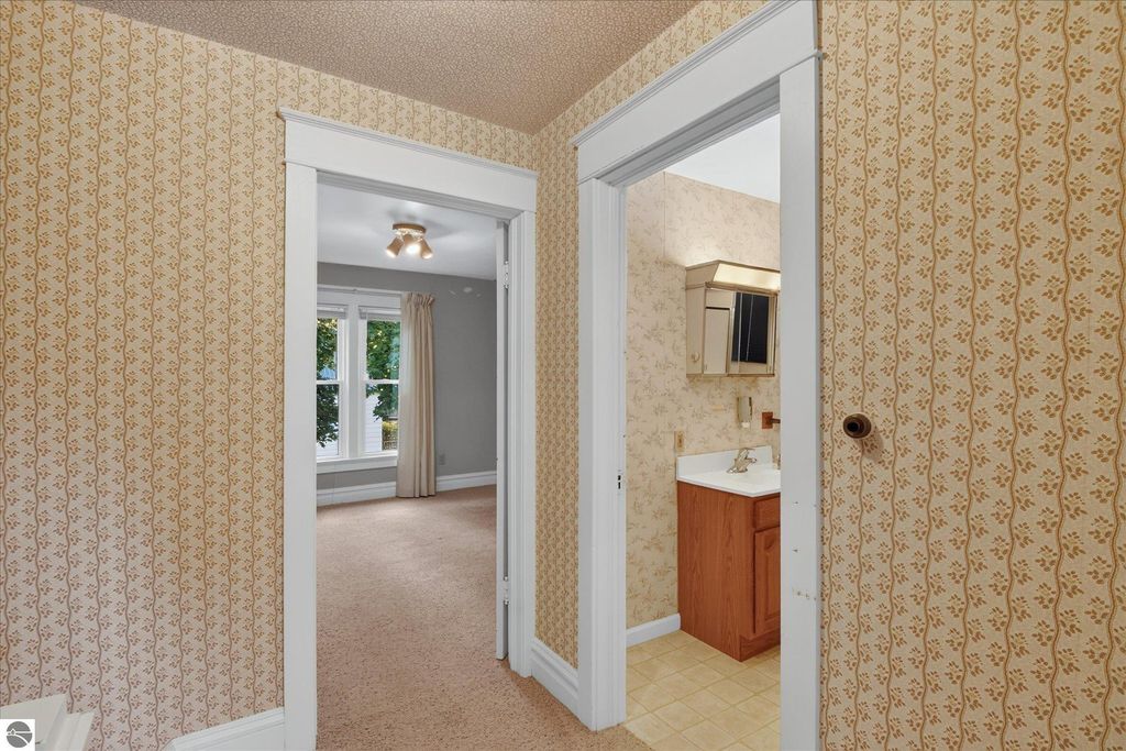 Image 26 of property listing at 804 N River Avenue, Alma, MI 48801
