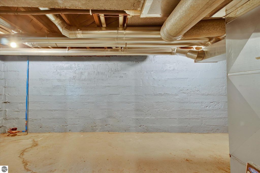Image 36 of property listing at 804 N River Avenue, Alma, MI 48801