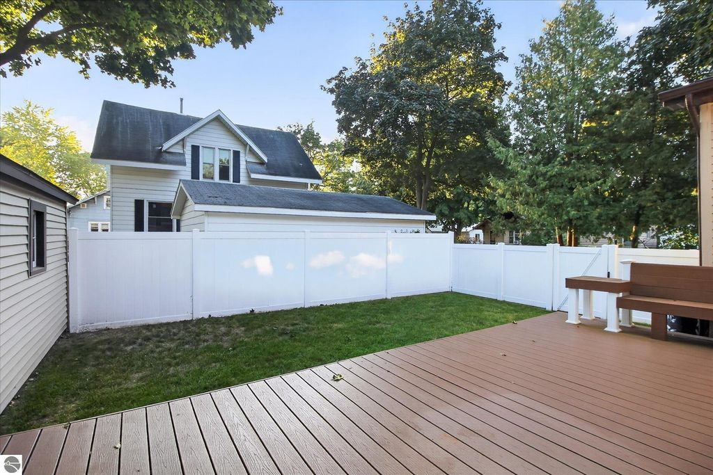 Image 41 of property listing at 804 N River Avenue, Alma, MI 48801