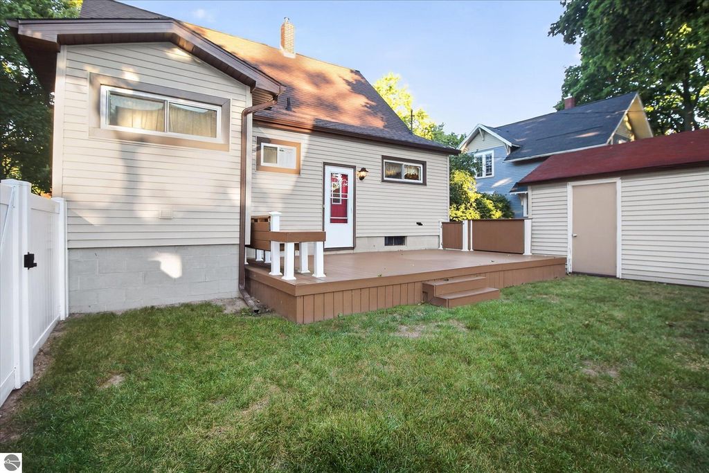 Image 43 of property listing at 804 N River Avenue, Alma, MI 48801