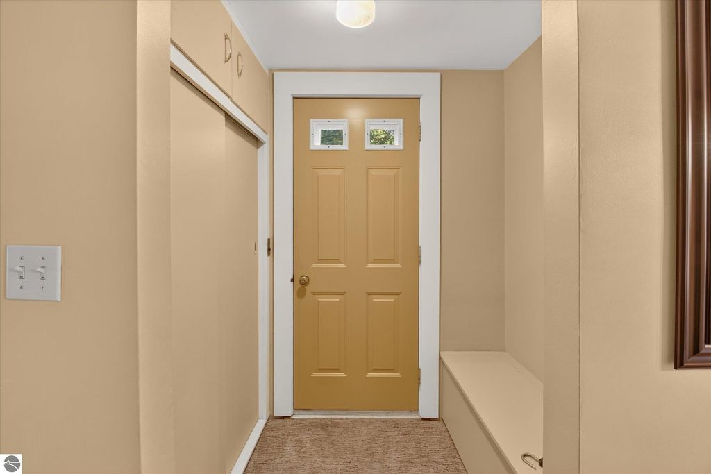 Image 8 of property listing at 804 N River Avenue, Alma, MI 48801
