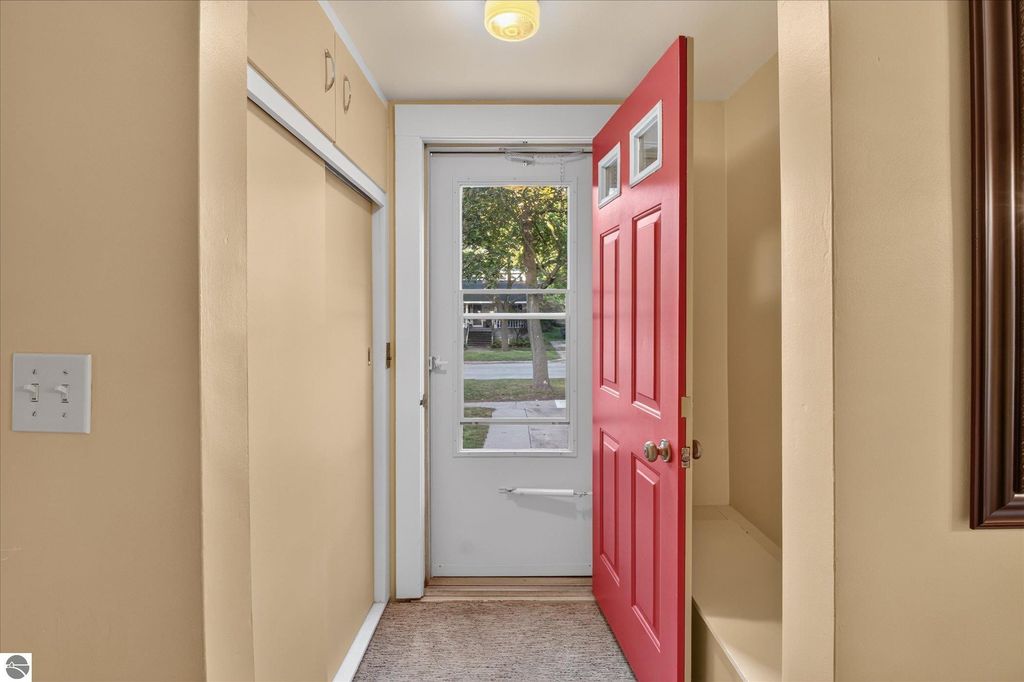 Image 9 of property listing at 804 N River Avenue, Alma, MI 48801