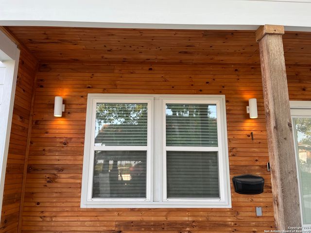 2507 E COMMERCE ST, San Antonio, TX 78203