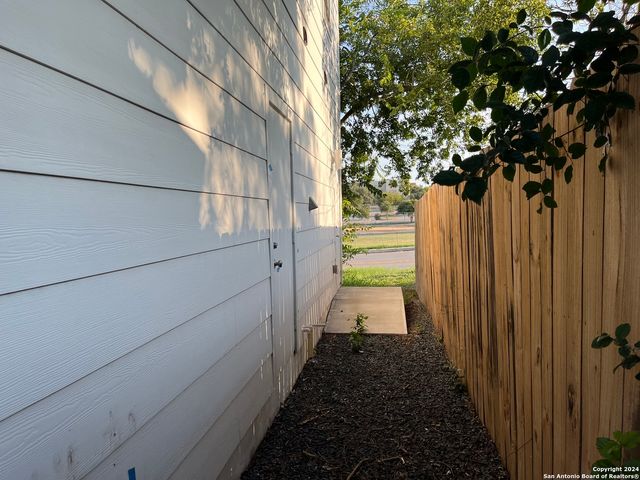 2507 E COMMERCE ST, San Antonio, TX 78203