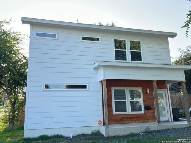 2507 E COMMERCE ST, San Antonio, TX 78203