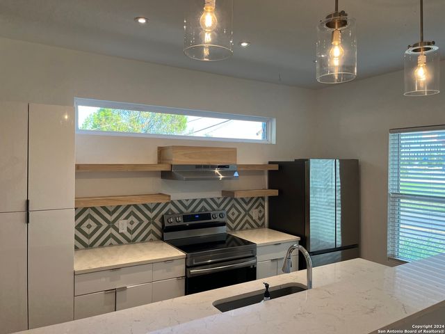 2507 E COMMERCE ST, San Antonio, TX 78203