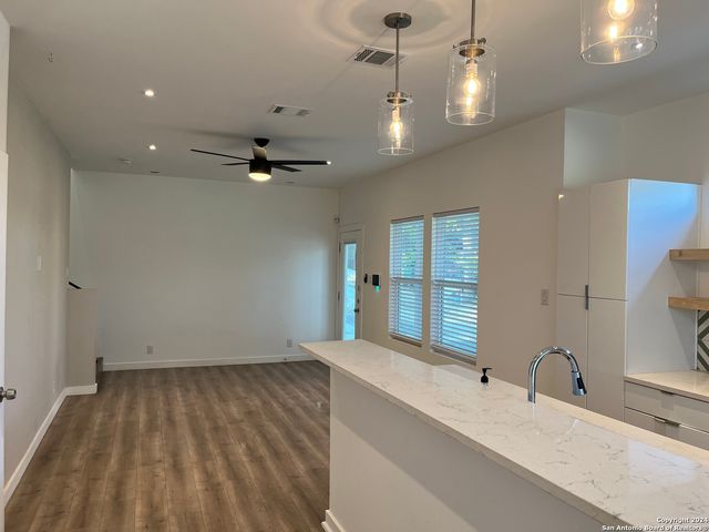 2507 E COMMERCE ST, San Antonio, TX 78203