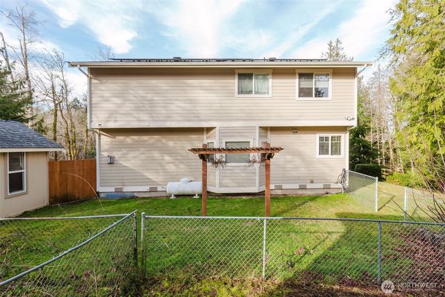 1568 Puget Drive E, Port Orchard, WA 98366